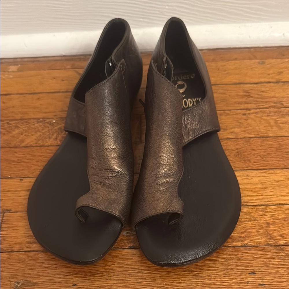 Classic Brown Leather Sandals with Minimalist Design